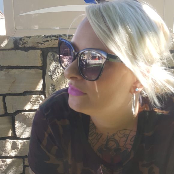 Meet your Posher, Hailey - Picture 1 of 1